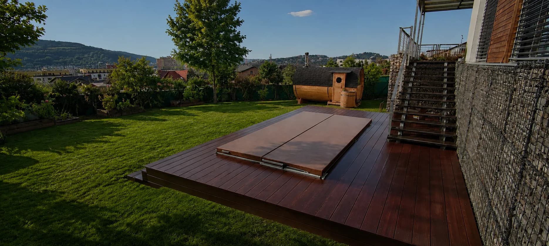Bazén a terasa z galerie VALDMAN TOP POOLS v Berouně